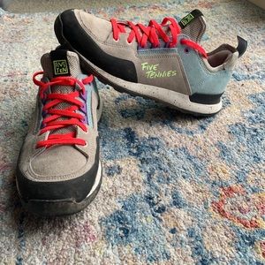 w’s five ten tennies, size 7